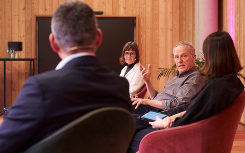#SymbadischDemokratisch / Christian Streich und Unternehmen reden Klartext: Demokratie braucht Engagement - von allen! - Foto: presseportal.de #SymbadischDemokratisch / Christian Streich und Unternehmen reden Klartext: Demokratie braucht Engagement - von allen! - Foto: presseportal.de