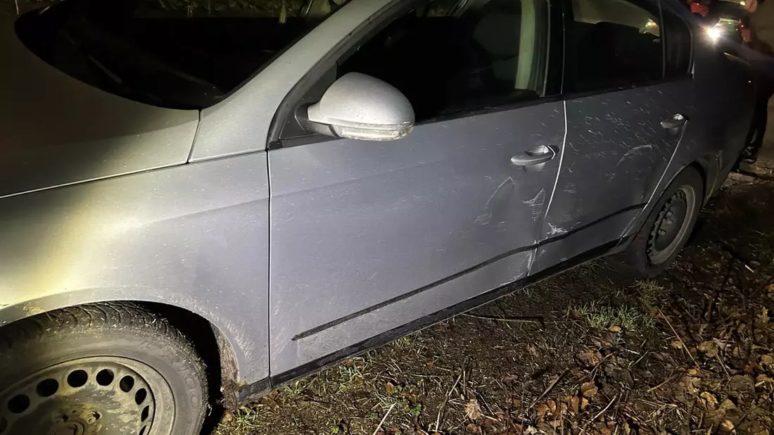 POL-PPWP: Beschädigtes Fahrzeug wirft Rätsel auf - Bild: presseportal.de