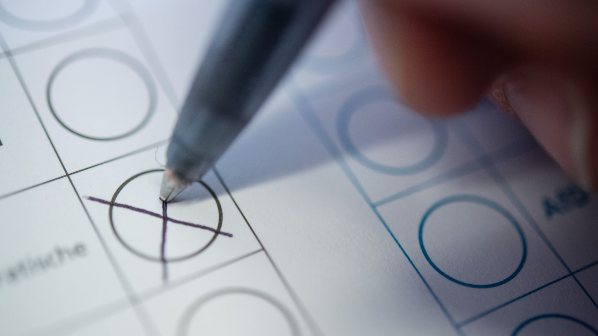 Wählerinnen und Wähler können am 23. Februar ihre Stimme abgeben. (Symbolbild) - Foto: Sebastian Gollnow/dpa