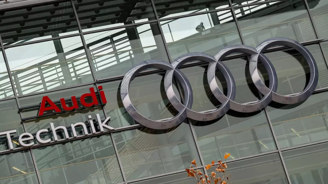 Den Mitarbeitern von Audi drohen Einkommenseinbußen. (Archivbild) - Bild: Peter Kneffel/dpa