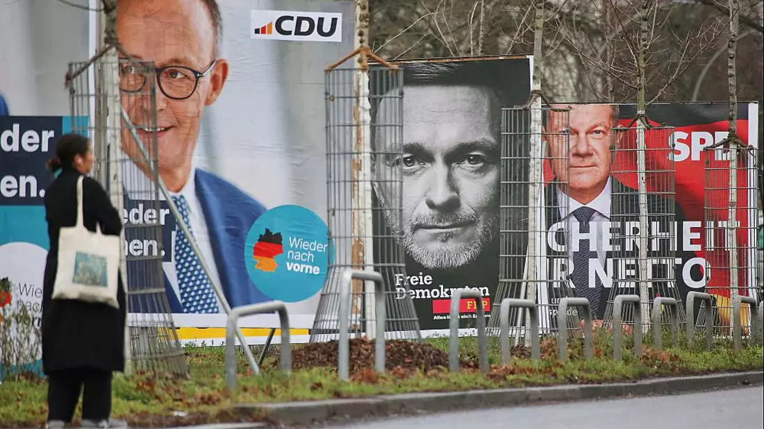 Wahlplakate mit Friedrich Merz, Christian Lindner und Olaf Scholz am 28.01.2025 - Bild: über dts Nachrichtenagentur