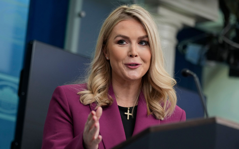 Die Pressesprecherin des Weißen Hauses, Karoline Leavitt (Archivbild) - Foto: Ben Curtis/AP/dpa