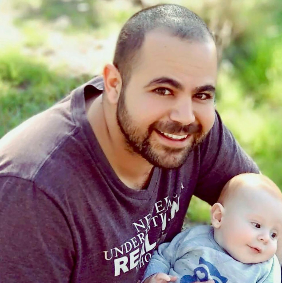 Während Jarden Bibas heute freikommen soll, ist das Schicksal seiner Frau und Kinder ungewiss. (Archivbild)  - Foto: Uncredited/Hostages Family Forum/AP/dpa