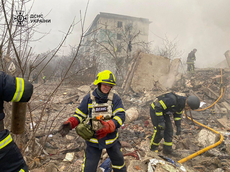 Russland hat mit neuen Luftangriffen auf ukrainische Städte, darunter Poltawa, Tod und Zerstörung gebracht. - Foto: Uncredited/Ukrainian Emergency Service/AP/dpa