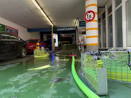 FW-D: Feuer in einer Großgarage in der Innenstadt - Foto: presseportal.de