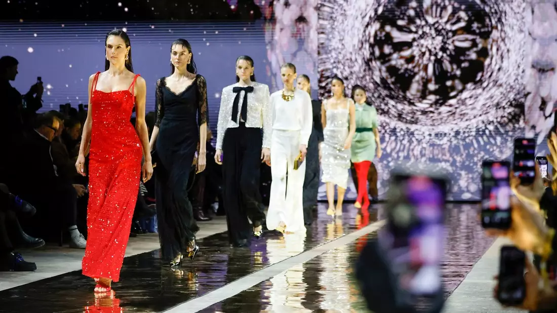Fashion Week Berlin: Marc Cain entführte in ferne Welten - Bild: presseportal.de