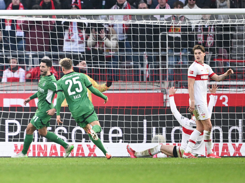 Stuttgarts Nationalspieler Jamie Leweling (r) versuchte viel, hier im Zweikampf mit Gladbachs Robin Hack. - Foto: Harry Langer/dpa