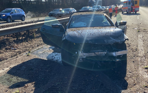 POL-PDLD: Vollsperrung nach Unfall auf der B9 - Foto: presseportal.de