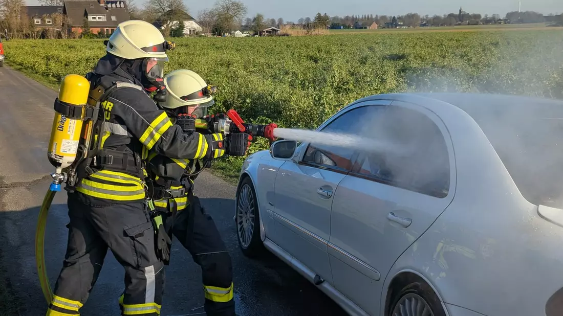 FW-KLE: Fahrzeugbrand - Bild: presseportal.de