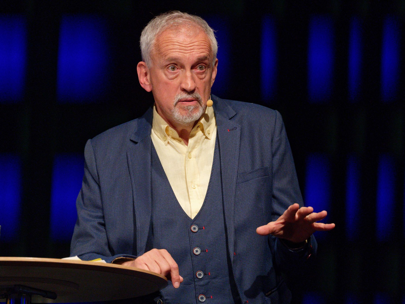 Der dänische Bestseller-Autor Jussi Adler-Olsen ist an Knochenmarkkrebs erkrankt. (Archivbild) - Foto: Henning Kaiser/dpa