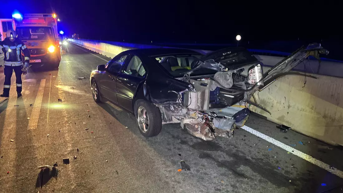 API-TH: Stark alkoholisierter Fahrzeugführer verursacht schweren Unfall auf der Autobahn 9 bei Schleiz - Bild: presseportal.de