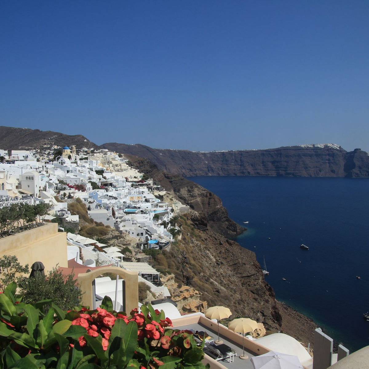 Blick auf das Häusermeer der griechischen Insel Santorini. - Foto: Cindy Riechau/dpa