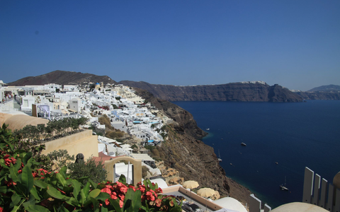 Blick auf das Häusermeer der griechischen Insel Santorini. - Foto: Cindy Riechau/dpa