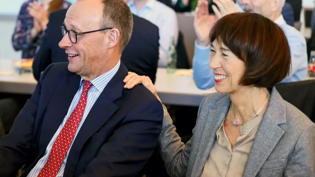 «Mein Mann hat mich immer komplett unterstützt», sagt Charlotte Merz über ihren Ehemann (Archivbild). - Bild: Christoph Reichwein/dpa