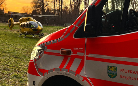 FW-GL: Schwerstverletzter Mountainbiker nach Sturz im Wald im Stadtteil Nußbaum von Bergisch Gladbach - Foto: presseportal.de