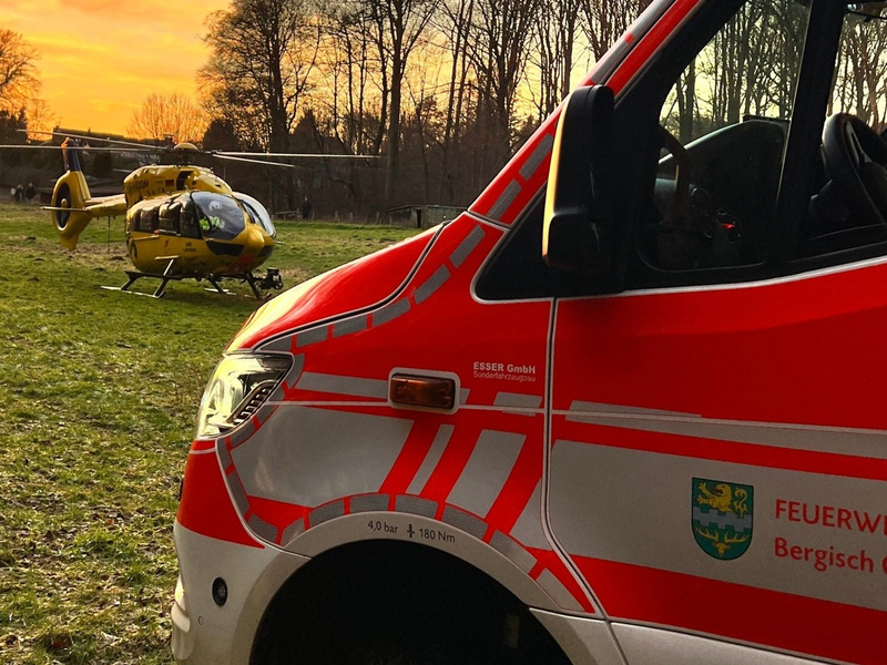 FW-GL: Schwerstverletzter Mountainbiker nach Sturz im Wald im Stadtteil Nußbaum von Bergisch Gladbach - Foto: presseportal.de