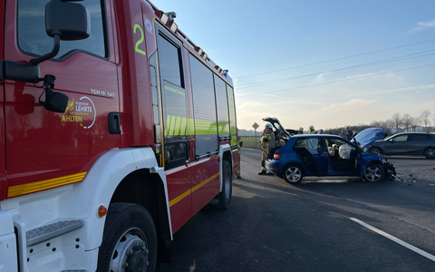 FW Lehrte: Ein Toter, zwei Verletzte und ein qualmender Papierkorb, Einsatzkräfte der Stadtfeuerwehr am Sonntag gefordert - Foto: presseportal.de
