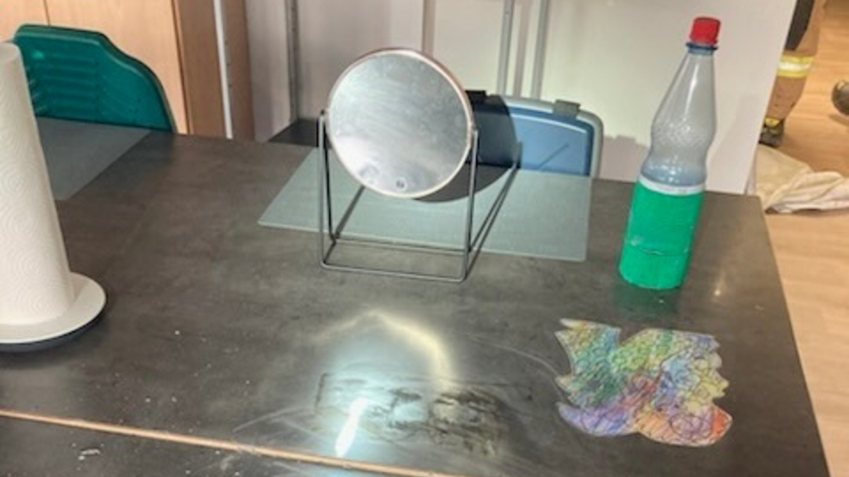 FW-GL: Kurioser Brandeinsatz in Werkstatt - Spiegel löst Feuer aus im Stadtteil Gronau von Bergisch Gladbach - Foto: presseportal.de