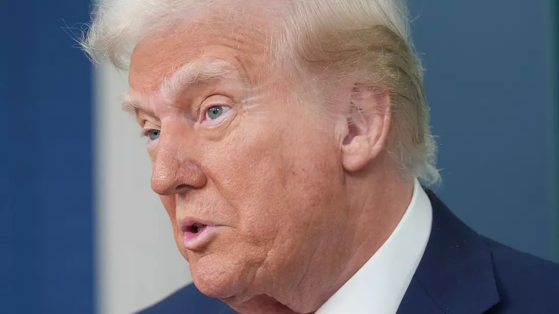 Die Aktion ist Teil eines rigorosen Umbaus im Staatsapparat, den Präsident Trump vorantreibt. (Archivbild) - Bild: Jacquelyn Martin/AP/dpa