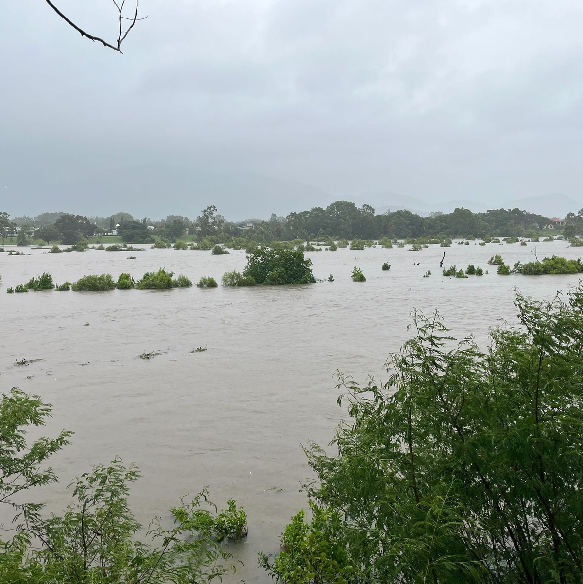 Viele Haushalte haben keinen Strom, auch Schulen blieben geschlossen.  - Foto: Matthew James/via AAP/dpa