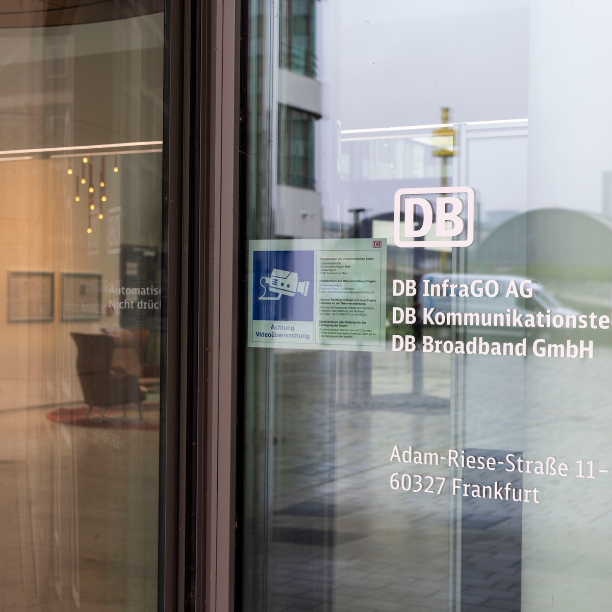 Für die Sanierung der Infrastruktur wurde bei der Bahn eine neue Gesellschaft gegründet - die DB InfraGo verbleibt aber unter dem Dach des Konzerns. (Archivbild) - Foto: Helmut Fricke/dpa