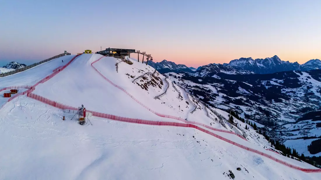 Saalbach verspricht der Ski-Nation Österreich ein großes Spektakel. - Bild: Expa/Johann Groder/APA/dpa