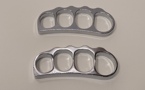 BPOL-HH: (FOTO) Bundespolizei am Hamburg Airport: verbotene Schlagringe führen zur Strafanzeige - Foto: presseportal.de BPOL-HH: (FOTO) Bundespolizei am Hamburg Airport: verbotene Schlagringe führen zur Strafanzeige - Foto: presseportal.de