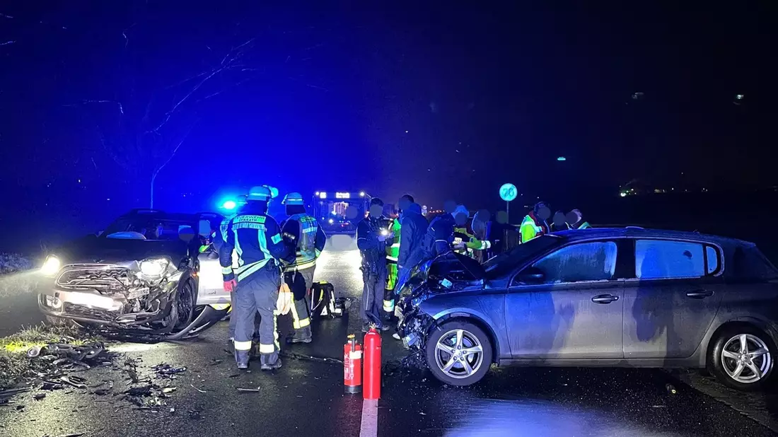 POL-ME: Kollision im Gegenverkehr: drei Personen verletzt - Erkrath - 2502003 - Bild: presseportal.de