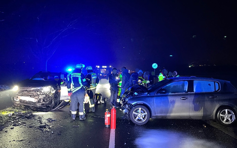 POL-ME: Kollision im Gegenverkehr: drei Personen verletzt - Erkrath - 2502003 - Foto: presseportal.de