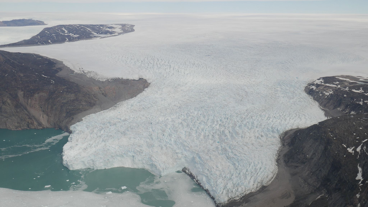 Die Studie stellt fest, dass der grönländische Eisschild immer schneller aufbricht. - Foto: Tom Chudley/Durham University/dpa