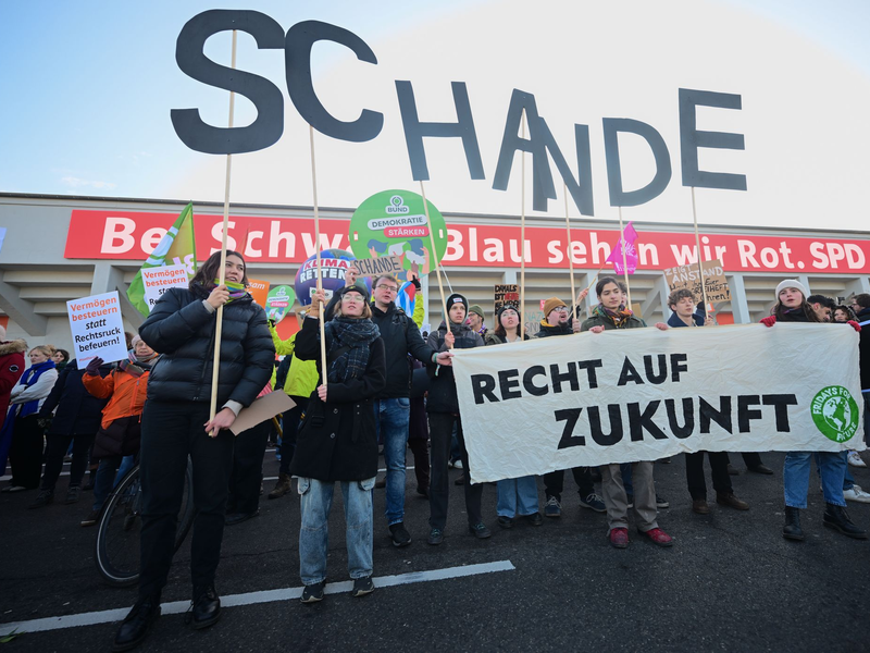 Zum Bundesparteitag der CDU ist die Polizei mit Hunderten Beamten im Einsatz. - Foto: Sebastian Christoph Gollnow/dpa