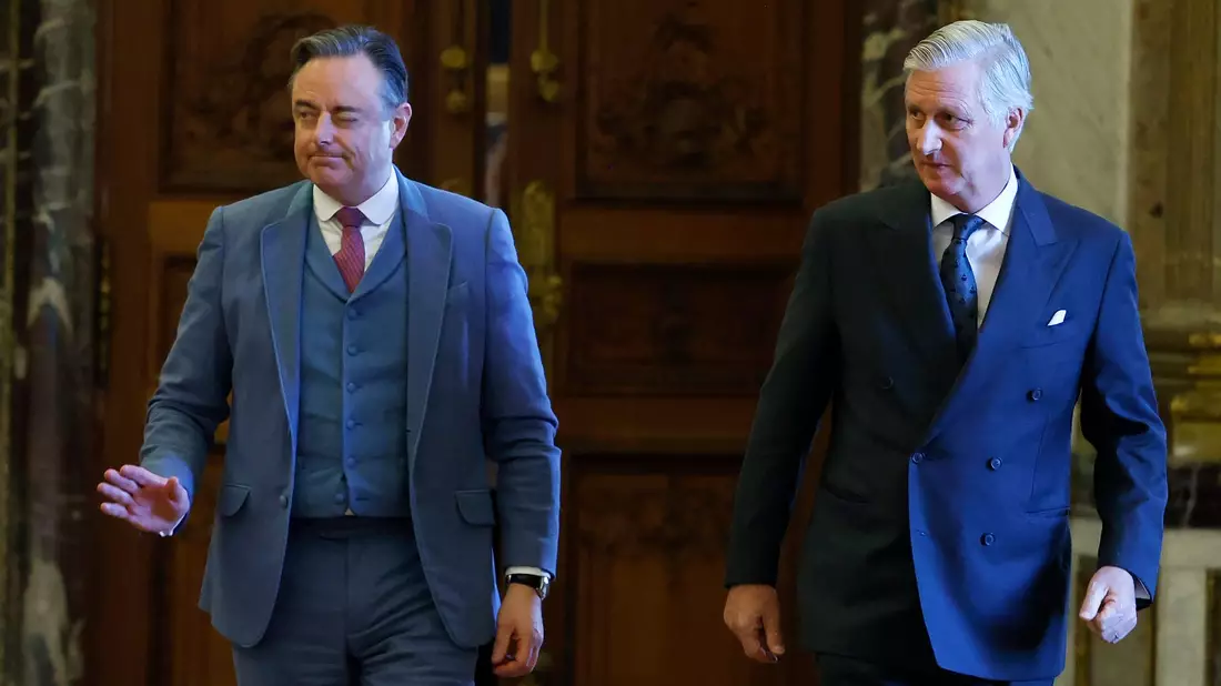«Und jetzt an die Arbeit», schrieb der neue Regierungschef Belgiens, Bart De Wever, nach der Vereidigung auf der Plattform X. - Bild: Omar Havana/AP/dpa