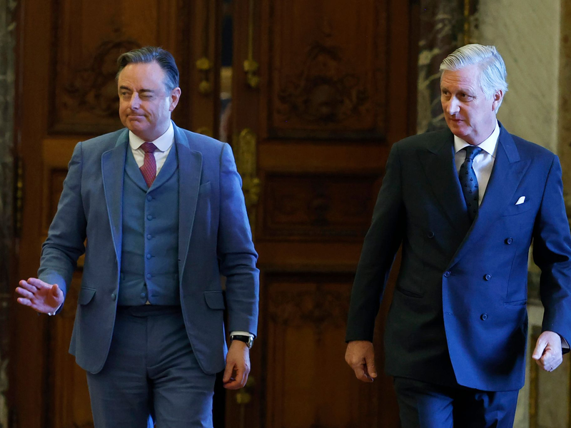 «Und jetzt an die Arbeit», schrieb der neue Regierungschef Belgiens, Bart De Wever, nach der Vereidigung auf der Plattform X. - Foto: Omar Havana/AP/dpa