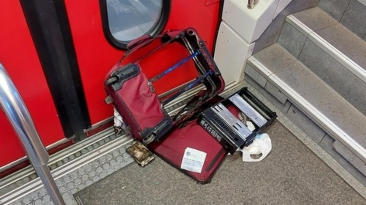 BPOL-FL: NMS - Mann im Zug kocht Kaffee auf Gaskocher - Polizeieinsatz - Foto: presseportal.de