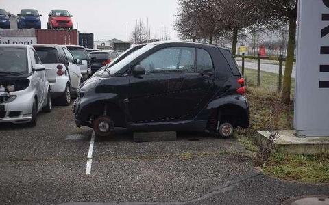 POL-WL: Diebe hatten es auf Autoreifen abgesehen ++ Seevetal - Einbruch in Biohofladen - Foto: presseportal.de