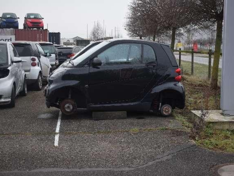 POL-FR: Albbruck- Albert: Altreifen im Wald am Mühlbach entsorgt - Zeugen gesucht - Foto: presseportal.de