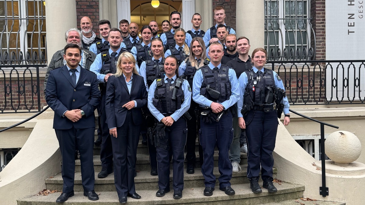 POL-RE: Dialogveranstaltung in der Villa ten Hompel mit den Neuzugängen von der HSPV NRW Aus der Vergangenheit für die Zukunft lernen - Foto: presseportal.de