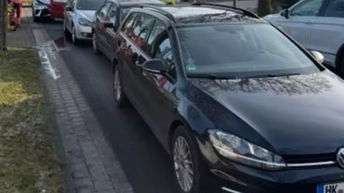 POL-HK: Buchholz (Aller): Unfall führt zur Vollsperrung auf der A 7 (Foto); Soltau: Unfall mit sechs Beteiligten (Foto); Soltau: Unter Drogeneinfluss; Bad Fallingbostel: Mit Baum kollidiert - Bild: presseportal.de