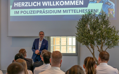 POL-GI: Polizeipräsident Torsten Krückemeier begrüßt neue Kolleginnen und Kollegen - - Foto: presseportal.de