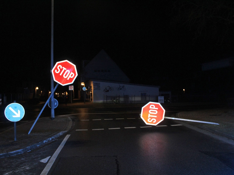 POL-VIE: Grefrath: Mehrere Verkehrsschilder umgeknickt - Haben Sie etwas beobachtet? - Foto: presseportal.de