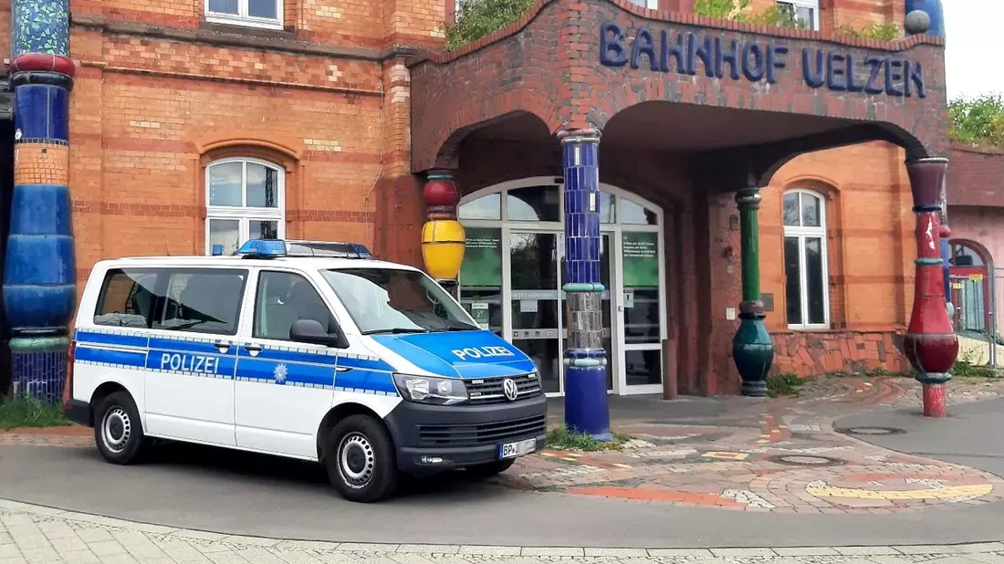 BPOL-HB: 5-Jähriger allein in Uelzen unterwegs - Gutes Ende mit Pizza bei der Bundespolizei - Bild: presseportal.de