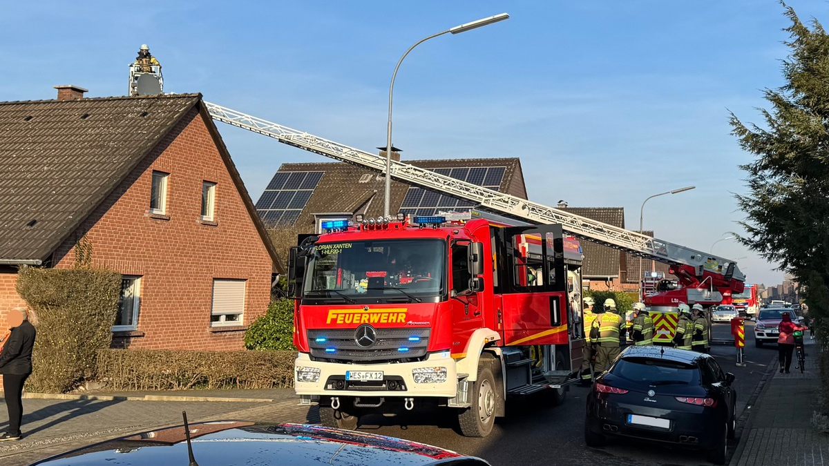 FW Xanten: Türöffnung und Kaminbrand in Xanten - Foto: presseportal.de