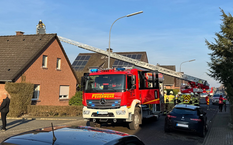 FW Xanten: Türöffnung und Kaminbrand in Xanten - Foto: presseportal.de