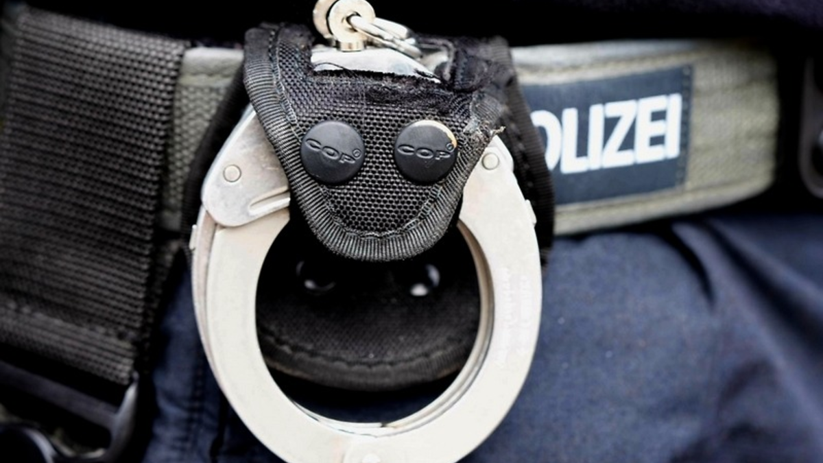 BPOL-CUX: Gebäudereinigerin in Bundespolizeidienststelle kontrolliert und vorläufig festgenommen - Foto: presseportal.de