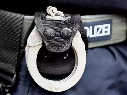 BPOL-CUX: Gebäudereinigerin in Bundespolizeidienststelle kontrolliert und vorläufig festgenommen - Foto: presseportal.de