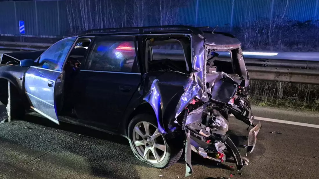 FW Bremerhaven: Verkehrsunfall auf der BAB 27 - Bild: presseportal.de