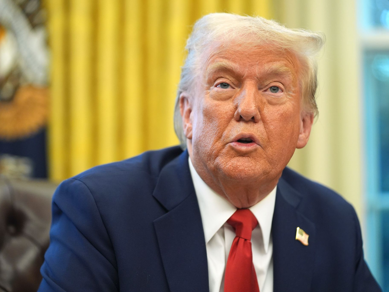 Trump droht Kanada unverhohlen. - Foto: Evan Vucci/AP/dpa