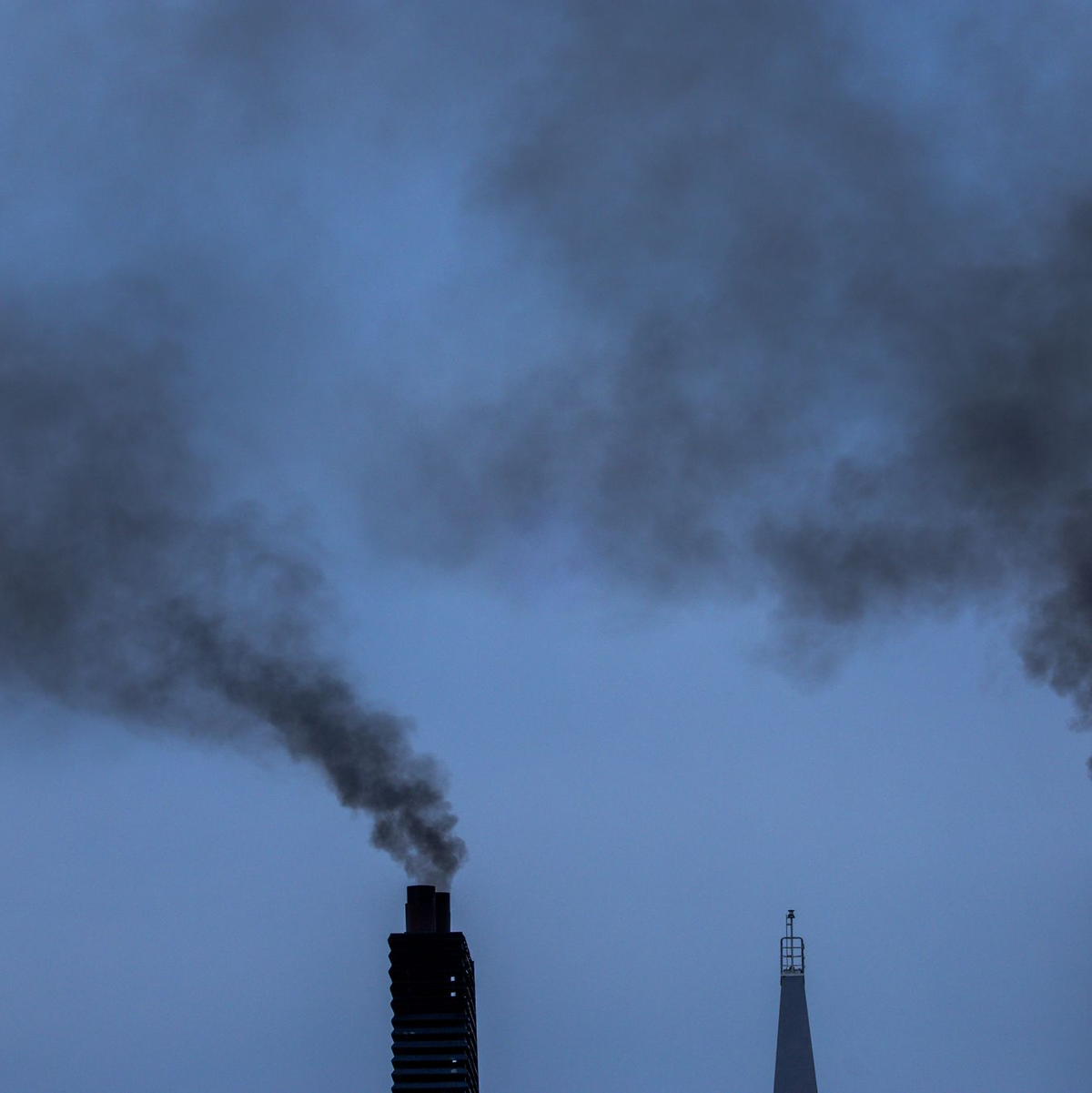 Die Schifffahrt trägt zu schätzungsweise drei bis vier Prozent der CO2-Emissionen der EU bei. (Illustration) - Foto: Jens Büttner/dpa