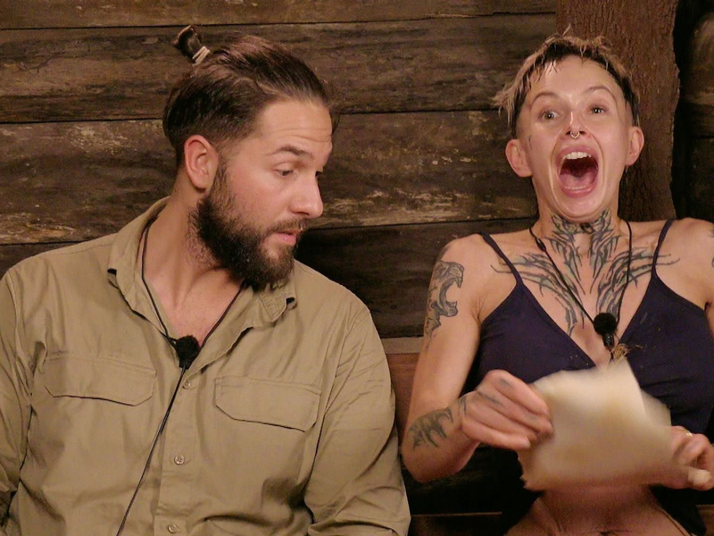 Pierre sammelte in einem Tunnel Unterwasser zwei Sterne. - Foto: Folge 18_011/-/dpa