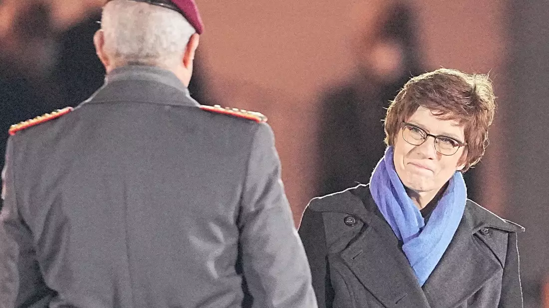 AKK beendet Ende 2021 ihre politische Karriere. (Archivbild) - Bild: Michael  Kappeler/dpa-pool/dpa